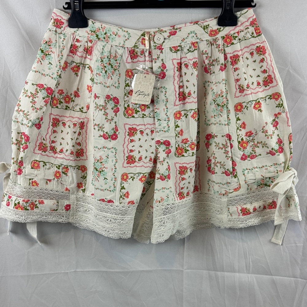 Free People Blooming Lace Ivory‎ Floral Patchwork Lace Trim Shorts Size 4 - NEW - Picture 5 of 12